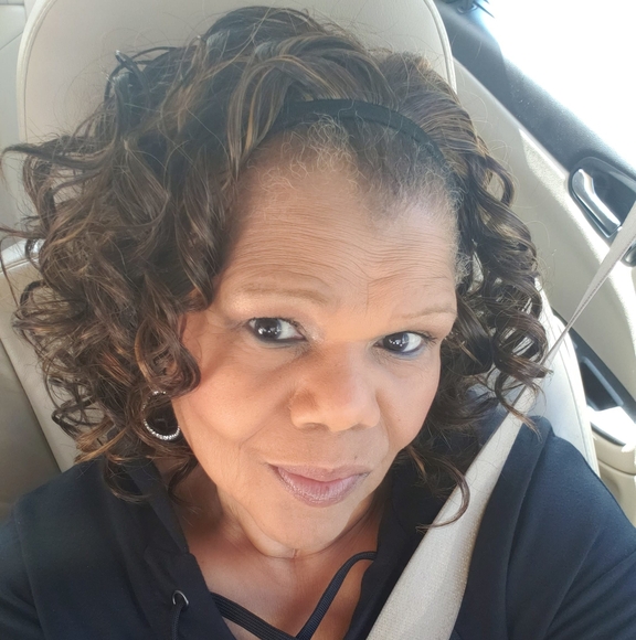 Profile Picture of Shirley Springer (@6624017911) on Poshmark