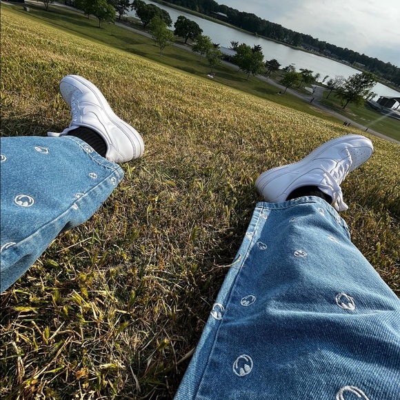 Profile Picture of Andrew Beil (@andrew_beil) on Poshmark