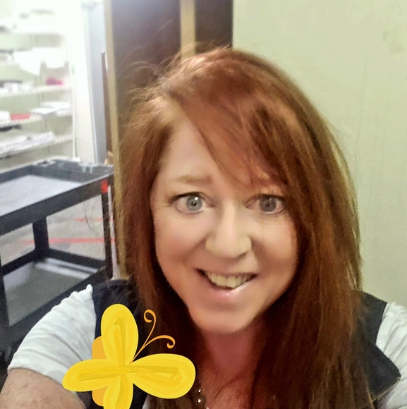 Profile Picture of Lori Klein (@lxxc7lk) on Poshmark