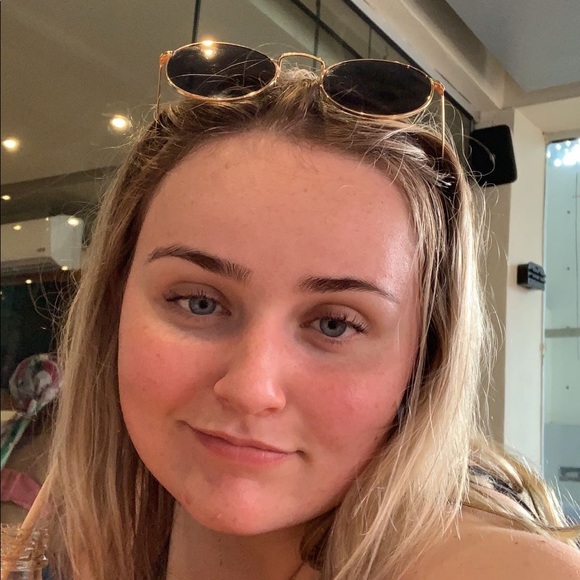 Profile Picture of Liberty Woodell (@libbysky97) on Poshmark