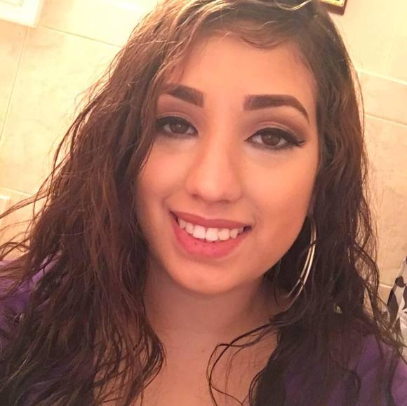 Profile Picture of Rosemary Darder (@rosemarydarder) on Poshmark