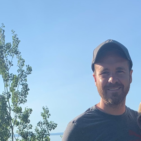 Profile Picture of Aaron Gebauer (@aarong024) on Poshmark