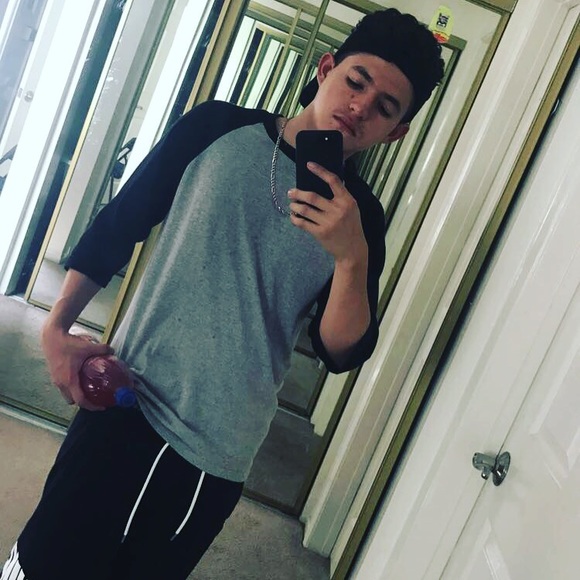 Profile Picture of Brian Valladares (@brian091916) on Poshmark