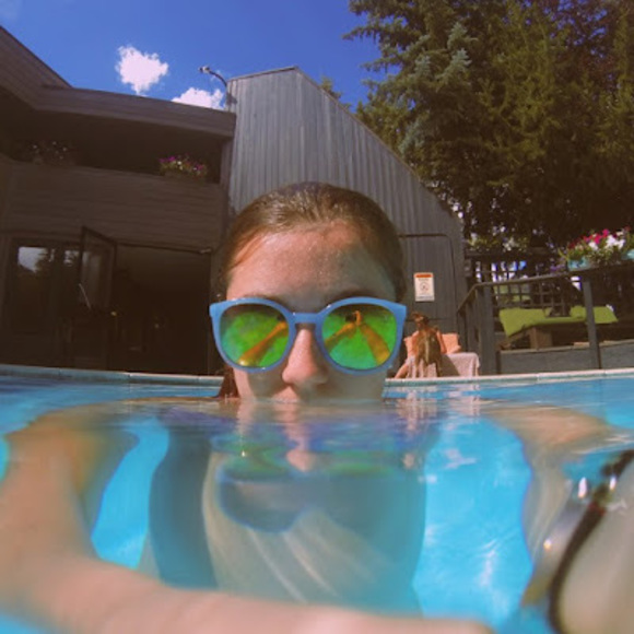 Profile Picture of Sofia Oeschger (@sofiaoes) on Poshmark