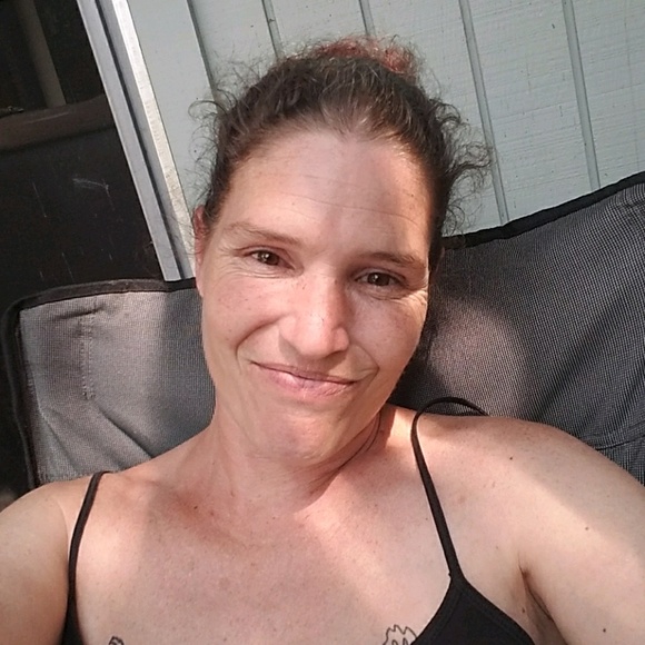 Profile Picture of Robin Barkdull (@shortybird) on Poshmark