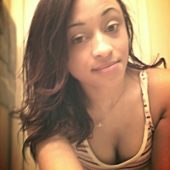 Profile Picture of Bree Watson (@brenaaa) on Poshmark