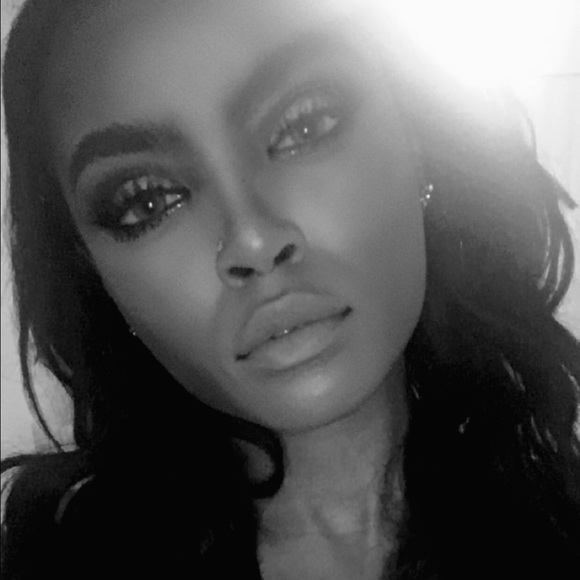 Profile Picture of Shayla Manning (@highstyleupdate) on Poshmark