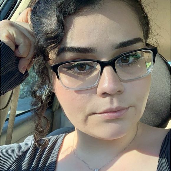 Profile Picture of Cristalina Goulart (@cristalinag) on Poshmark