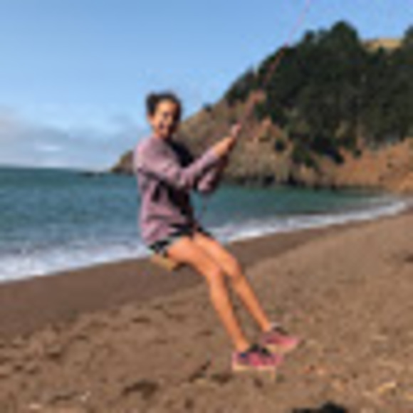 Profile Picture of Lainey Wank (@laineyw77) on Poshmark