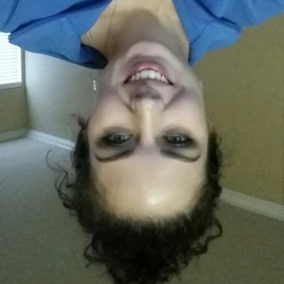 Profile Picture of Shelby Walley (@shelbywalley) on Poshmark