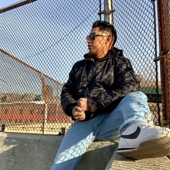 Profile Picture of Nathanael Martinez (@martinezguz92) on Poshmark