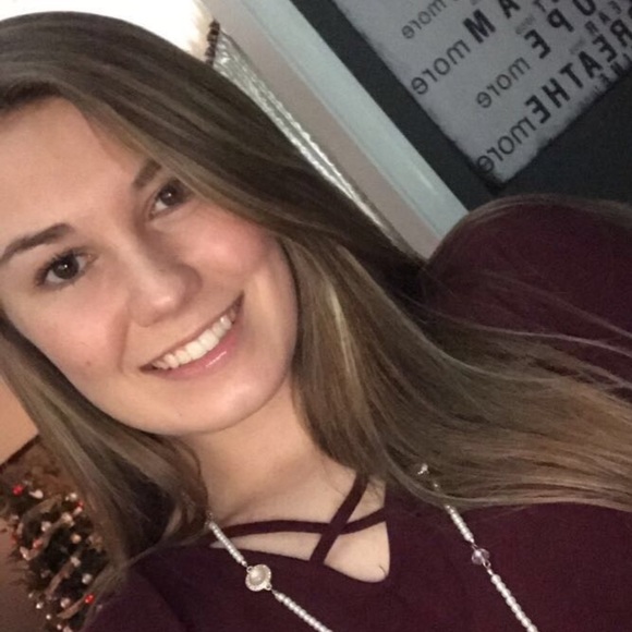 Sierra Bilter - Poshmark Profile Picture of Sierra Bilter (@scbilter) on Poshmark