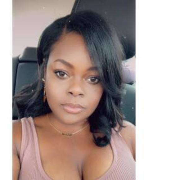 Profile Picture of Chrystal Stewart (@chrysstew) on Poshmark