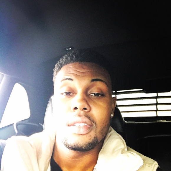 Profile Picture of Robert Shackelford (@shackdiesel21) on Poshmark