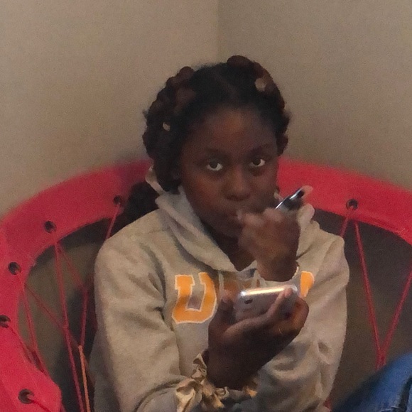 Profile Picture of Megan Alton (@_meganalton_) on Poshmark