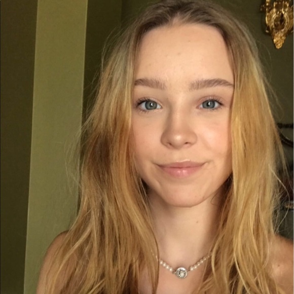 Profile Picture of Lashalle Schornberg (@lashalles) on Poshmark