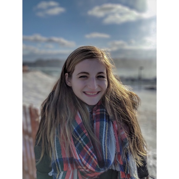Profile Picture of Hannah Blidy (@hgblidy) on Poshmark