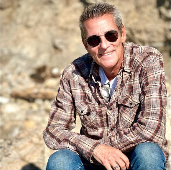 Profile Picture of Greg Henry (@greg_henry) on Poshmark