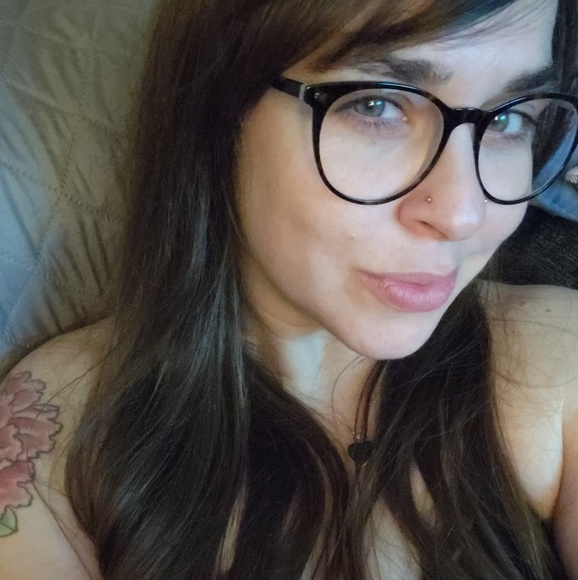 Profile Picture of Trina Husser (@trinahusser) on Poshmark