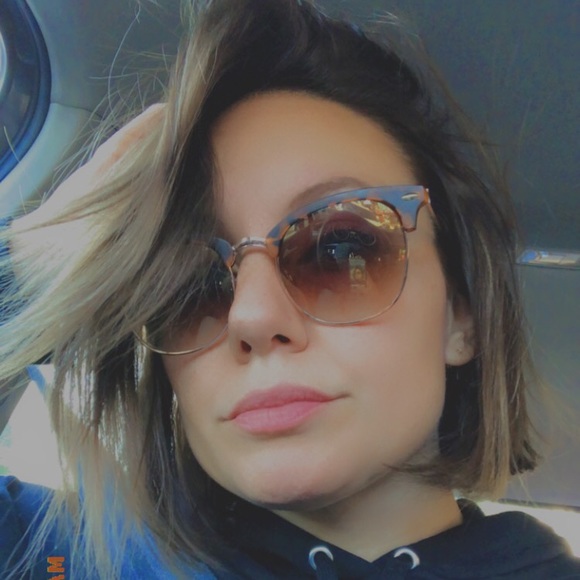 Profile Picture of Kara Tosiello (@karatosiello) on Poshmark