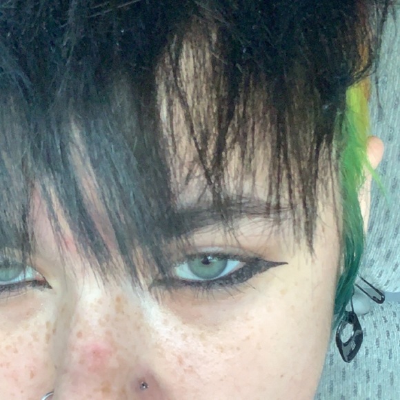 Profile Picture of Deven Surran (@ur_fav_tr4nny) on Poshmark