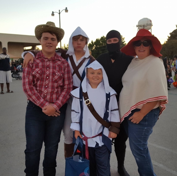 Profile Picture of Katherine Glore (@garkatglore) on Poshmark