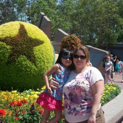 Profile Picture of Lori Gramlich (@lori92196) on Twitter