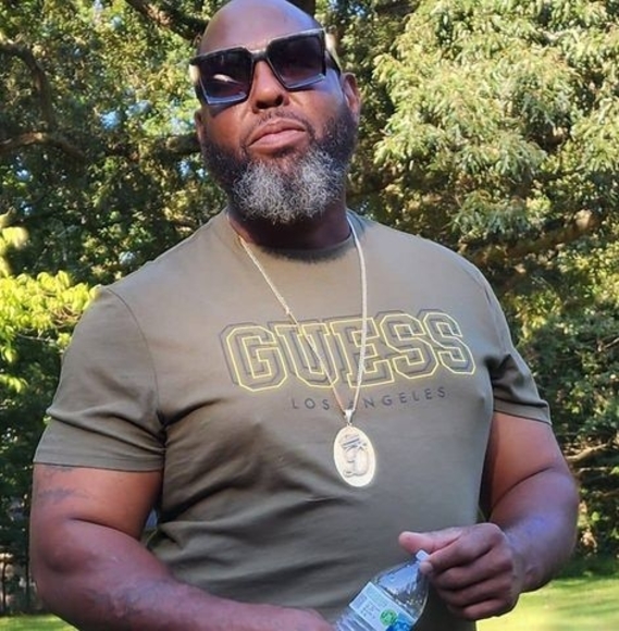 Duwayne Ooft - Poshmark Profile Picture of Duwayne Ooft (@duwayneooft) on Poshmark