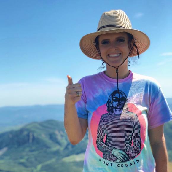 Profile Picture of Alyssa Winborne (@alyssawinborne) on Poshmark