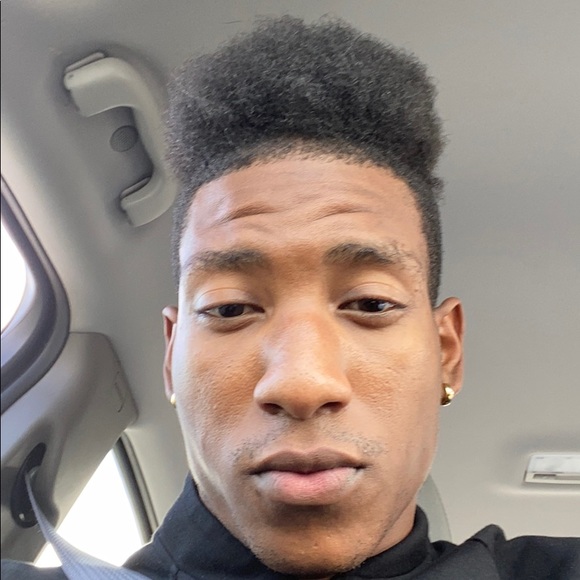 Profile Picture of Apollo Steph (@apollo_steph) on Poshmark
