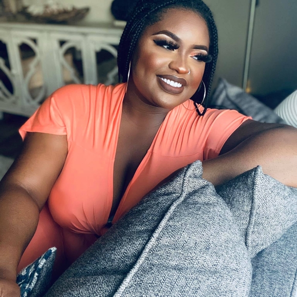Profile Picture of Cassandra Briggs (@cassiebriggs) on Poshmark