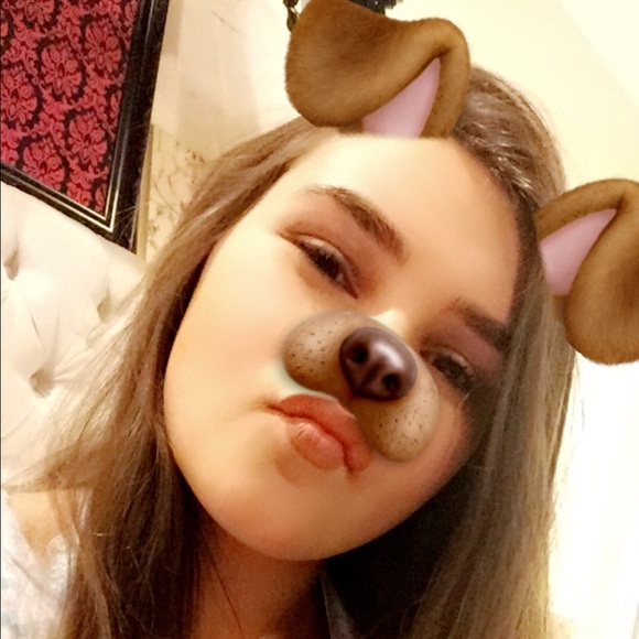 Profile Picture of Trinity Lee (@trinitylee21) on Poshmark