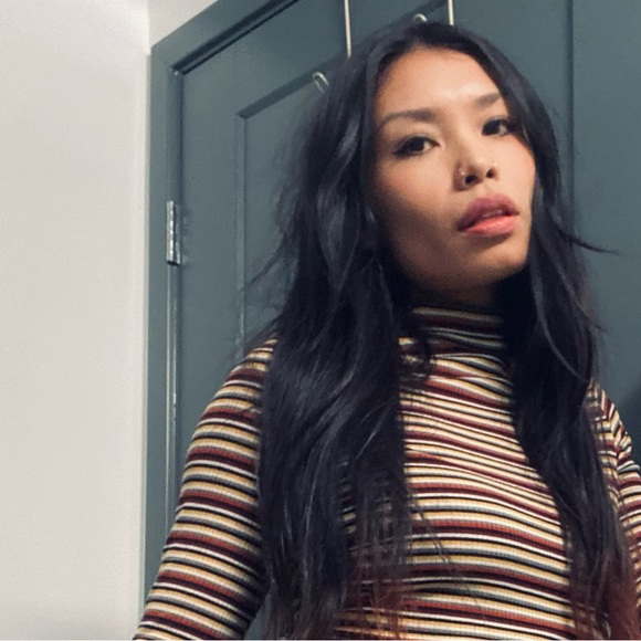 Profile Picture of Amber Khammoungkhoune (@ambrlnn) on Poshmark