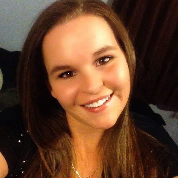 Profile Picture of Kaylee Quinn (@kayleequinn91) on Poshmark