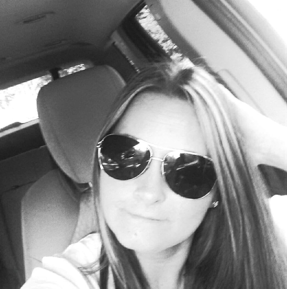 Profile Picture of Robin Rushing (@robin_rushing) on Poshmark