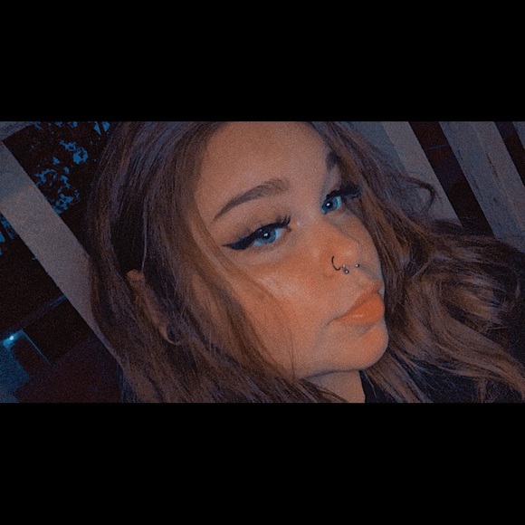 Profile Picture of Delaney Mitchell (@delaneymitch390) on Poshmark