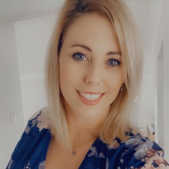 Profile Picture of Jessica Page (@jesspage582) on Poshmark