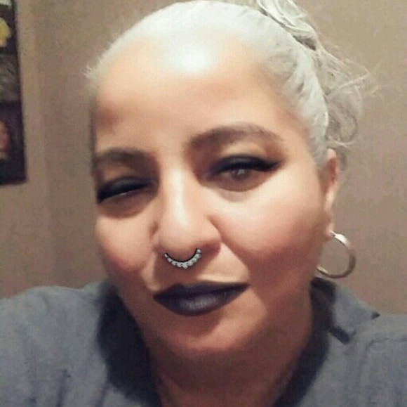 Profile Picture of Vilma Dillow (@vilma7574) on Poshmark