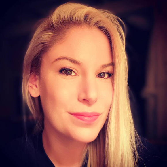 Profile Picture of Stephanie Ommen (@sommen11) on Poshmark