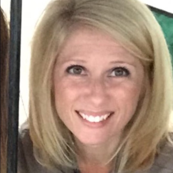 Profile Picture of Jill Weeda (@jillweeda) on Poshmark