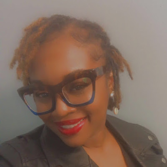 Profile Picture of April Addison (@aprilneshae28) on Poshmark