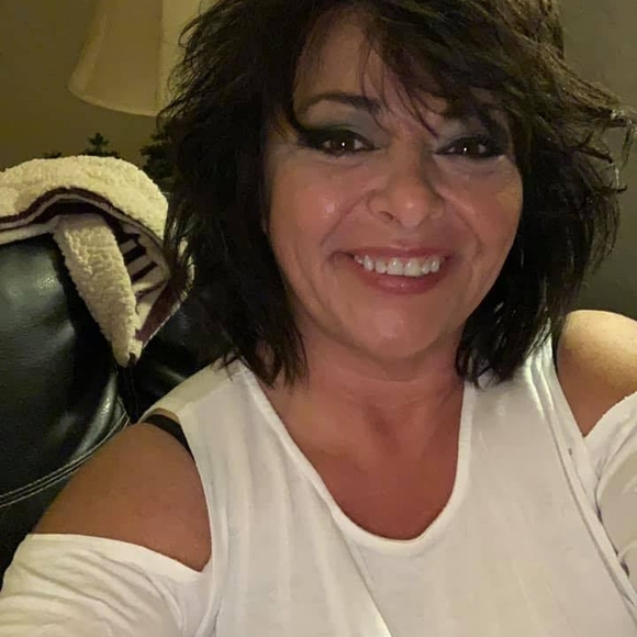 Profile Picture of Teresa Waples (@sheydixy) on Poshmark