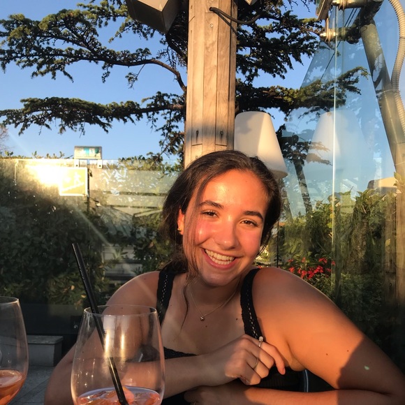 Profile Picture of Isabella Wolfsdorf (@bellawolfsdorf) on Poshmark