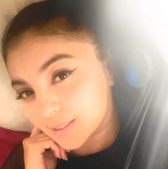 Profile Picture of Marcela Correa (@marcmira) on Poshmark