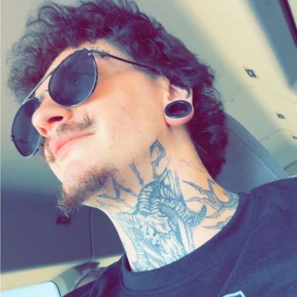 Jeremy Mccartney - Poshmark Profile Picture of Jeremy Mccartney (@jermthewerm) on Poshmark