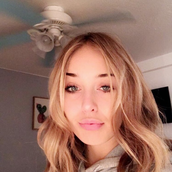 Profile Picture of Haley Stokes (@stokeshaley) on Poshmark