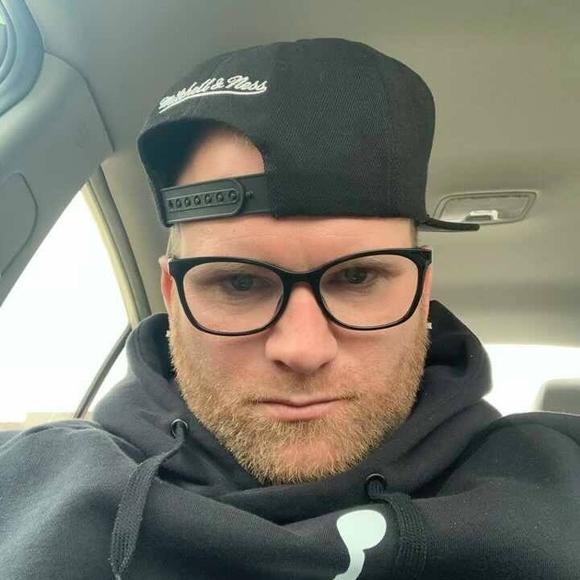 Profile Picture of Robert Peasner (@robertpeasner) on Poshmark