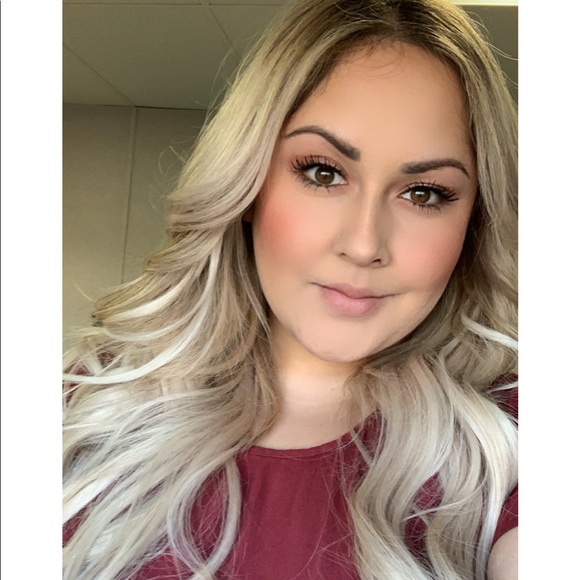 Profile Picture of Mayra Olvera (@mayra0422) on Poshmark
