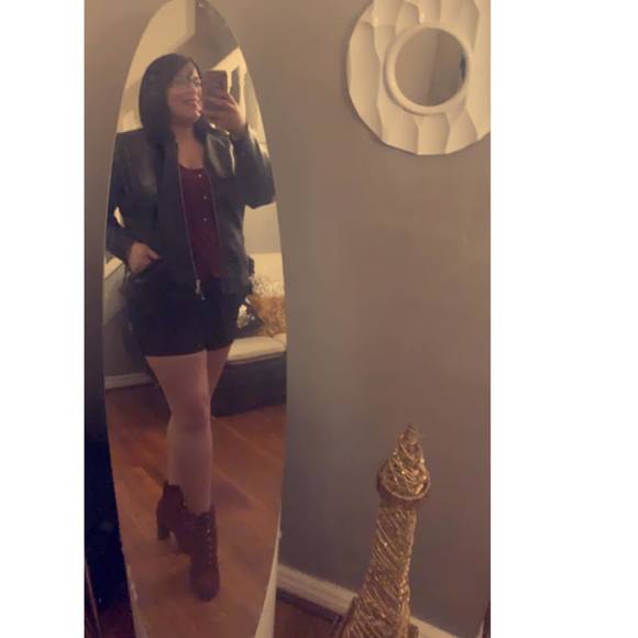 Profile Picture of Tania Andrades (@tany34) on Poshmark