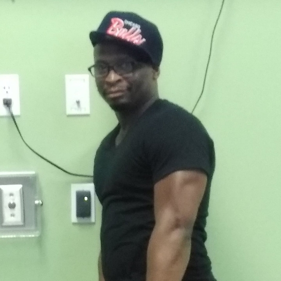 Profile Picture of James Arnwine (@jamesarnwine) on Poshmark